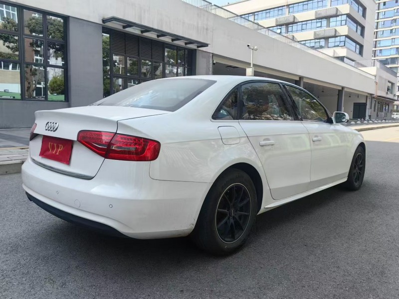 成都16年奥迪A4L7