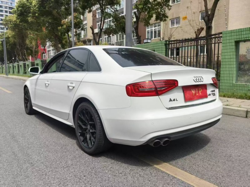 成都14年奥迪A4L8