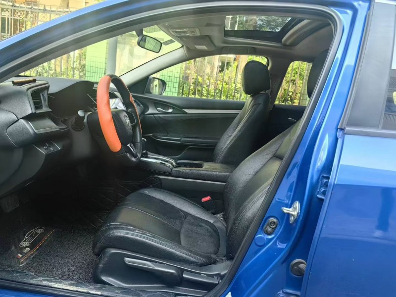 成都18年本田思域4