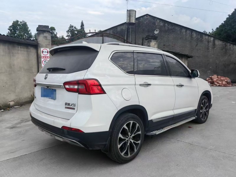 成都18年东风景逸8