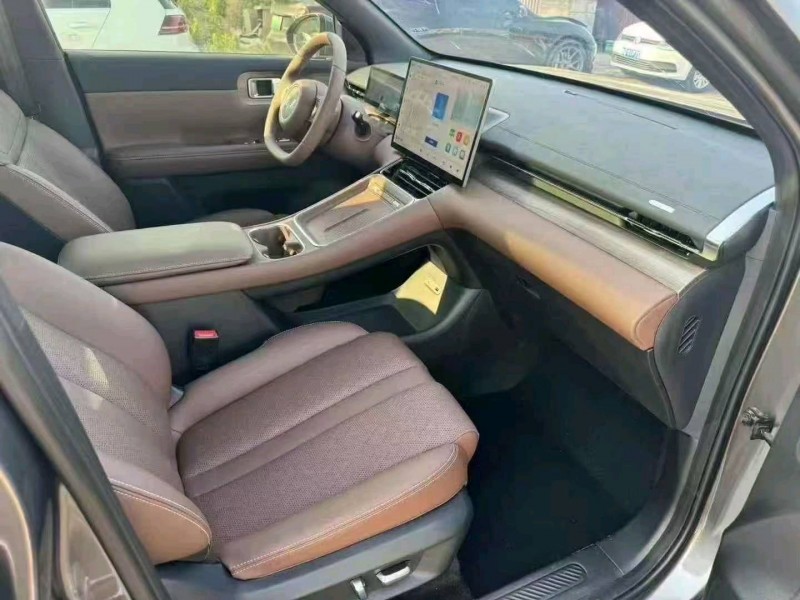 青岛25年五菱汽车星光7