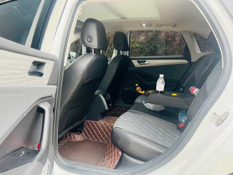 青岛25年大众速腾4