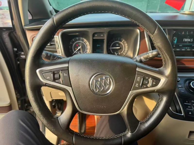 东营17年别克GL84