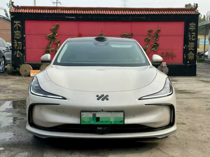 淄博24年智己L61