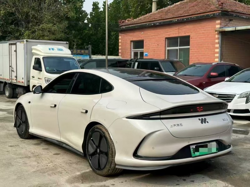 淄博24年智己L68