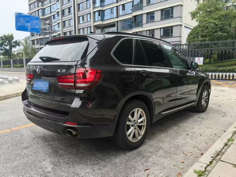 成都15年宝马X57
