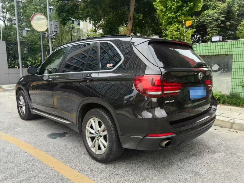 成都15年宝马X58