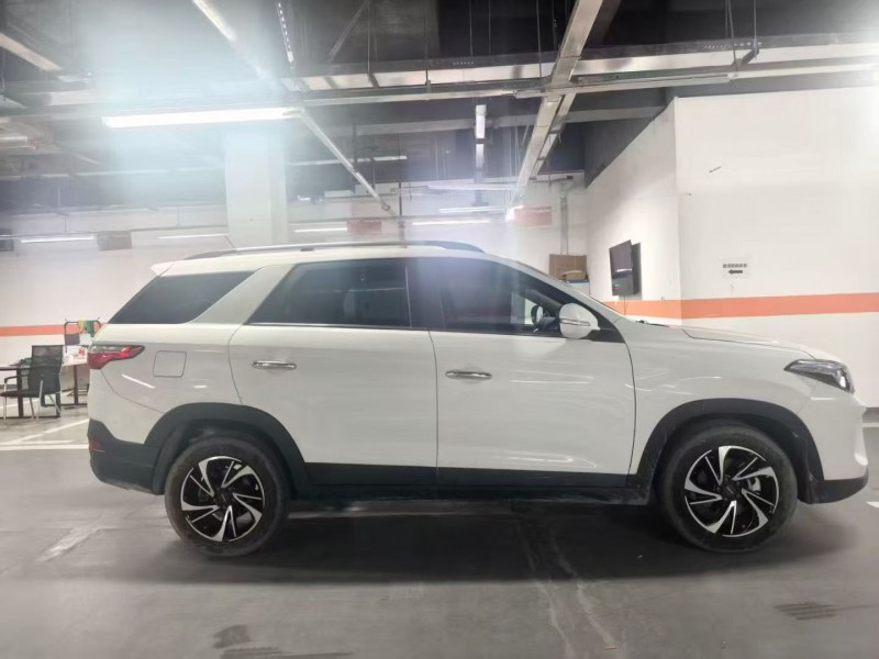 成都23年东风风光8