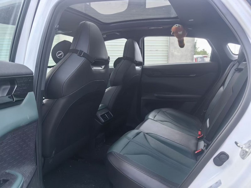 成都24年长安汽车UNI4