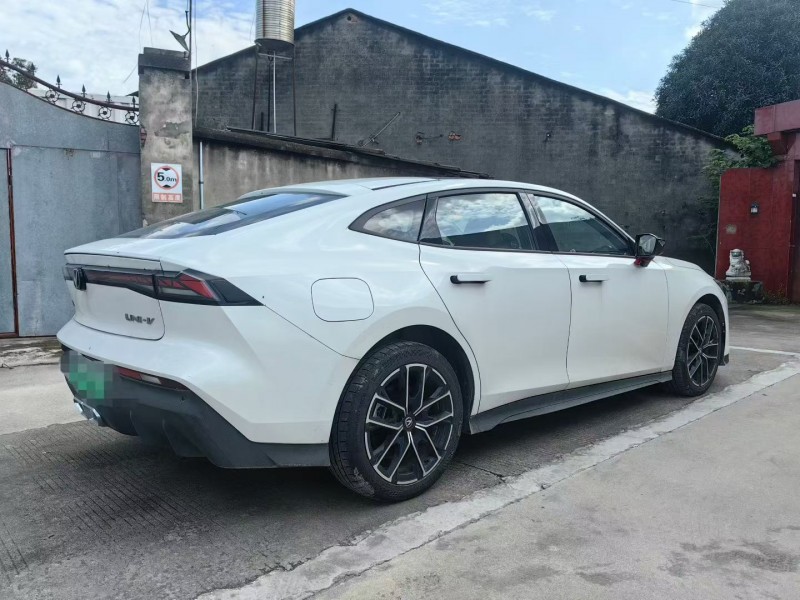 成都24年长安汽车UNI8