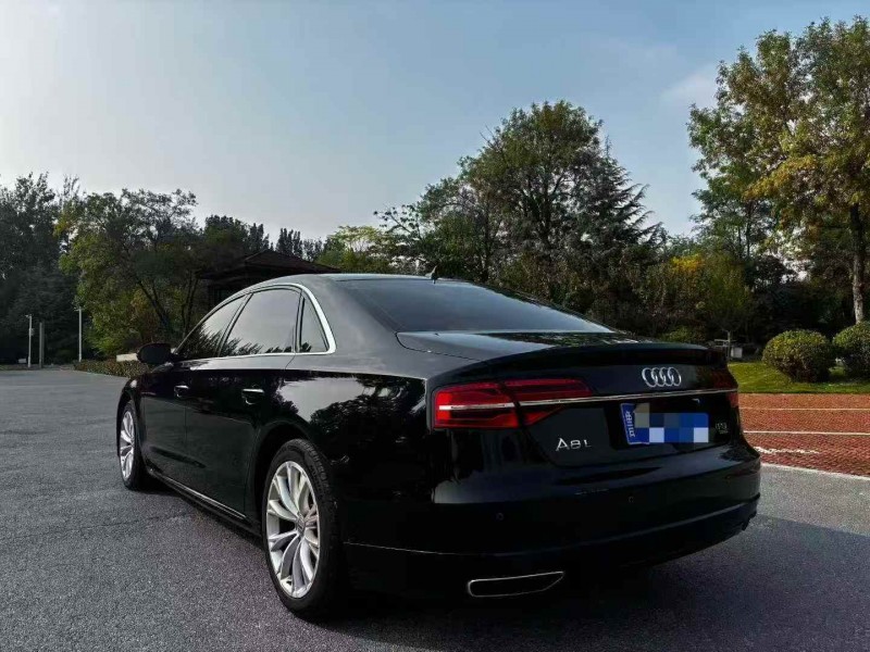 济南17年奥迪A8L7