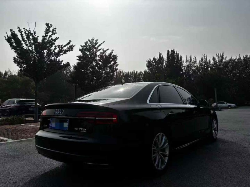 济南17年奥迪A8L8