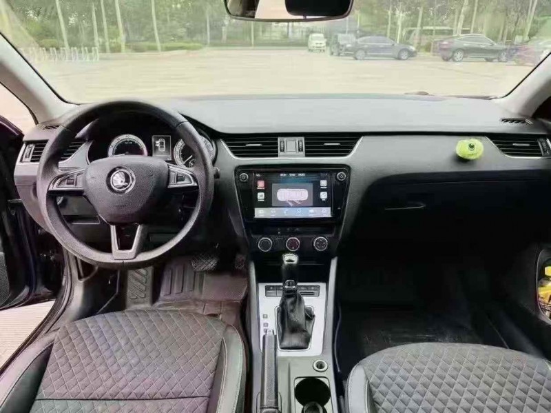 东营18年斯柯达明锐5