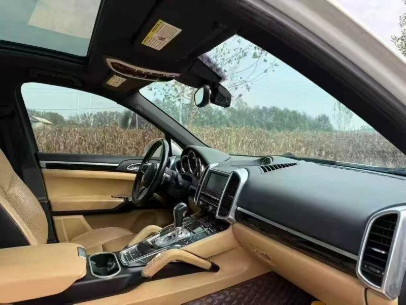 菏泽17年保时捷卡宴9