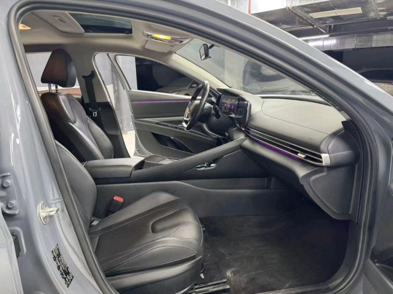 成都21年现代伊兰特4