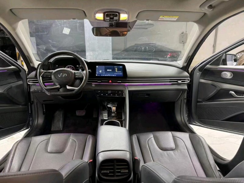 成都21年现代伊兰特7