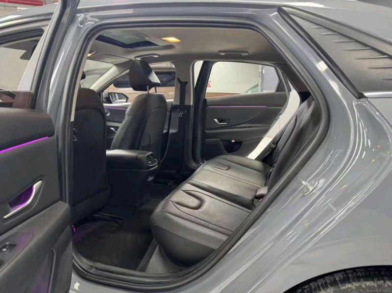 成都21年现代伊兰特9