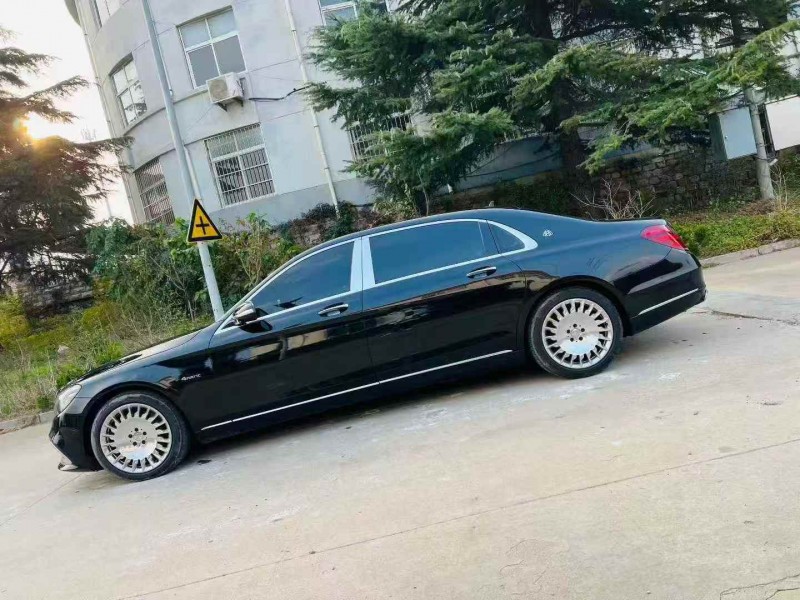 青岛19年奔驰迈巴赫S级3