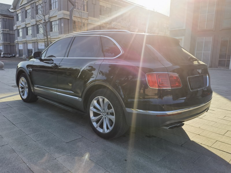 徐州18年宾利添越4