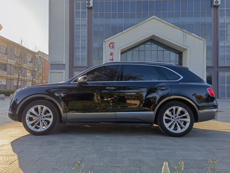 徐州18年宾利添越5