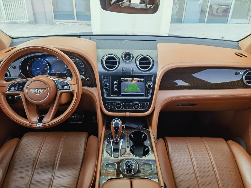 徐州18年宾利添越7