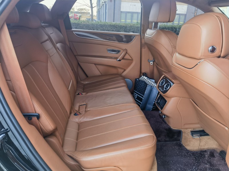 徐州18年宾利添越8