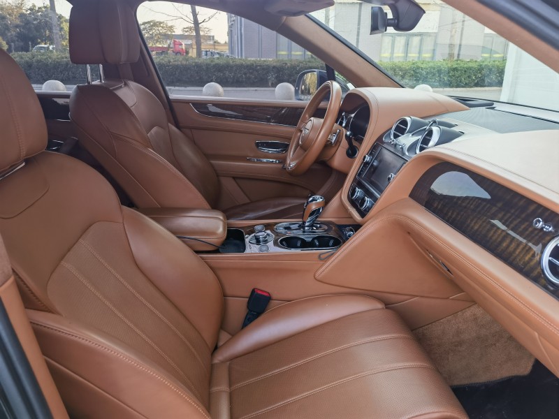 徐州18年宾利添越9