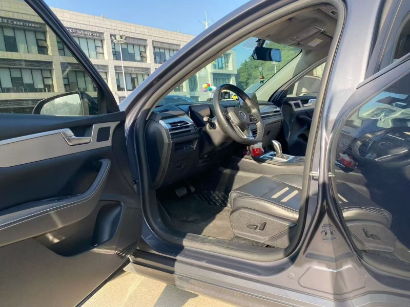 咸阳21年比亚迪秦5