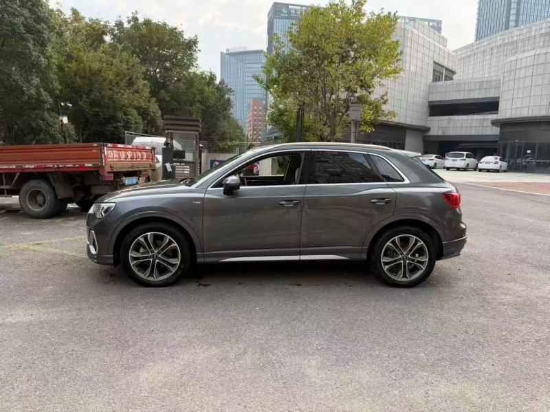 湖州22年奥迪Q33