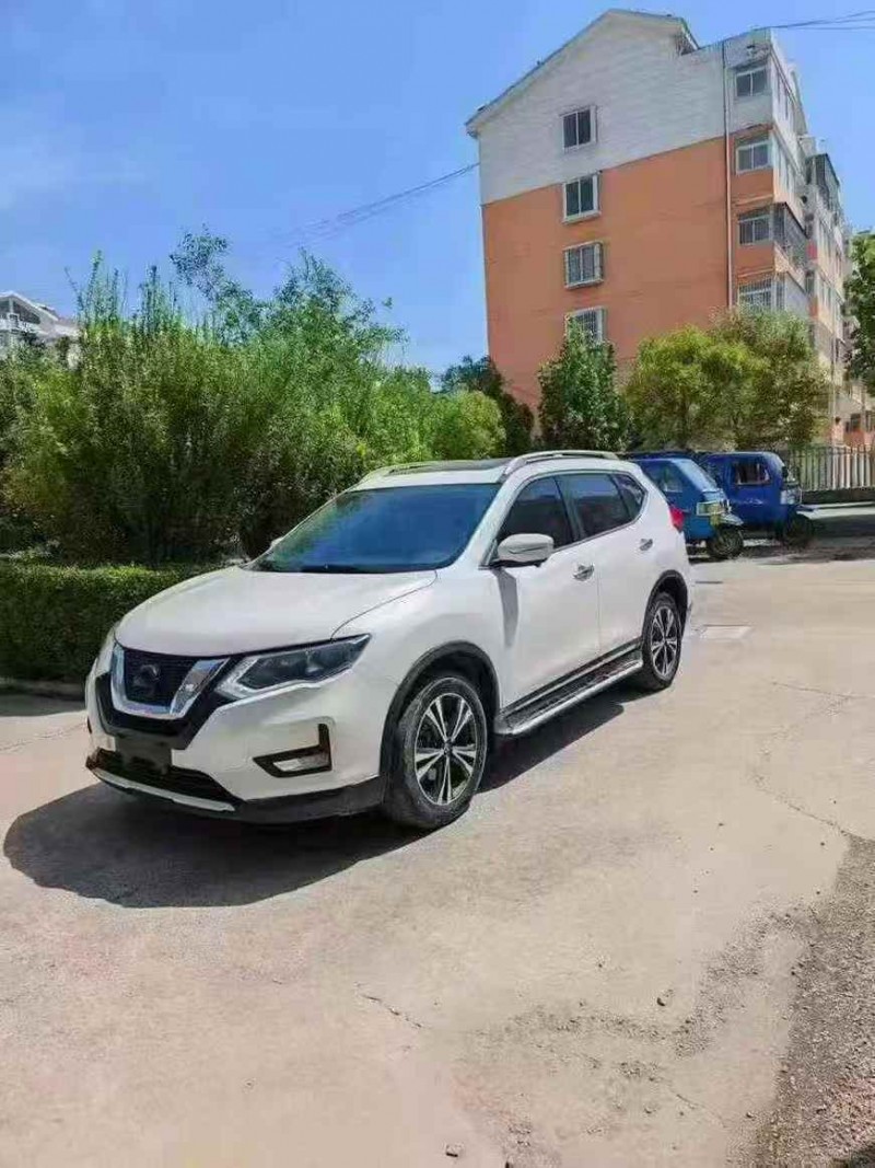 济宁18年日产奇骏2