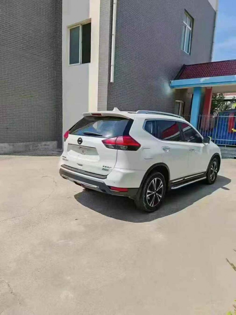 济宁18年日产奇骏7