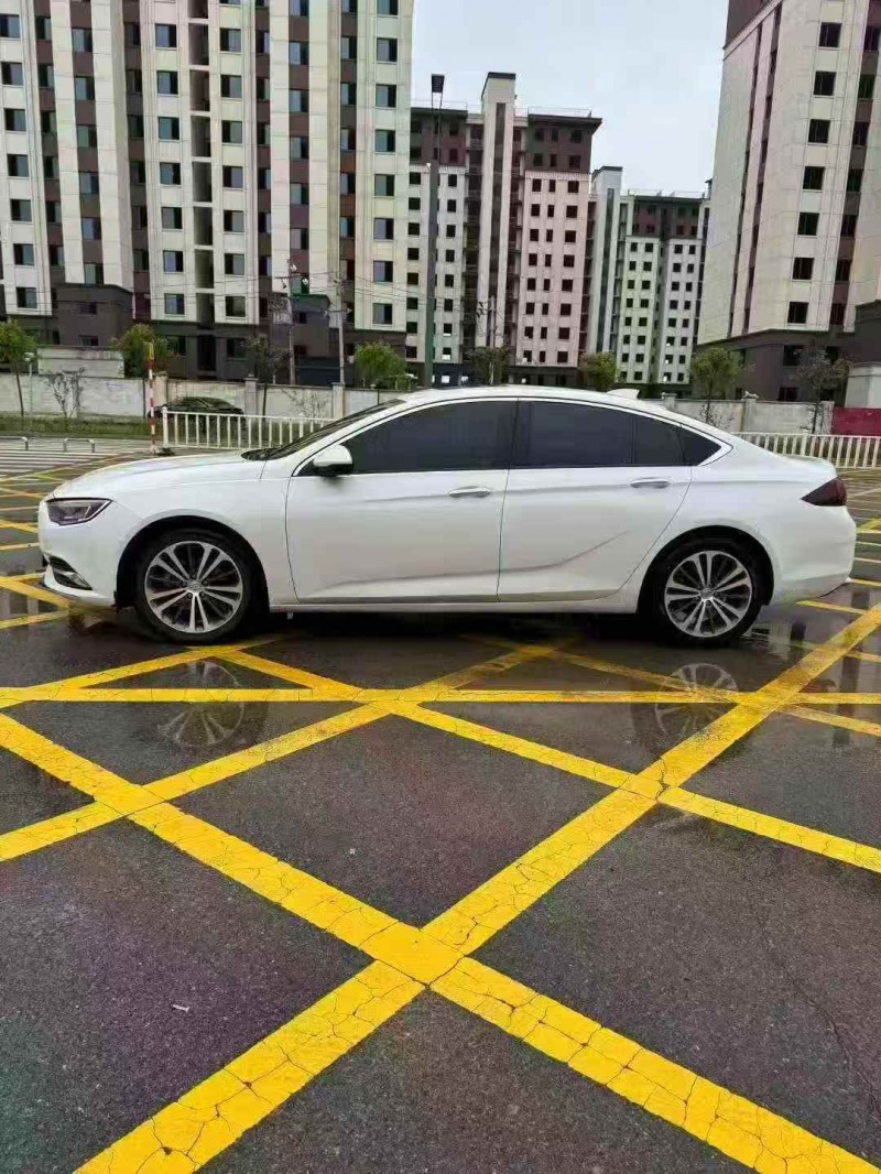 邢台19年别克君威3