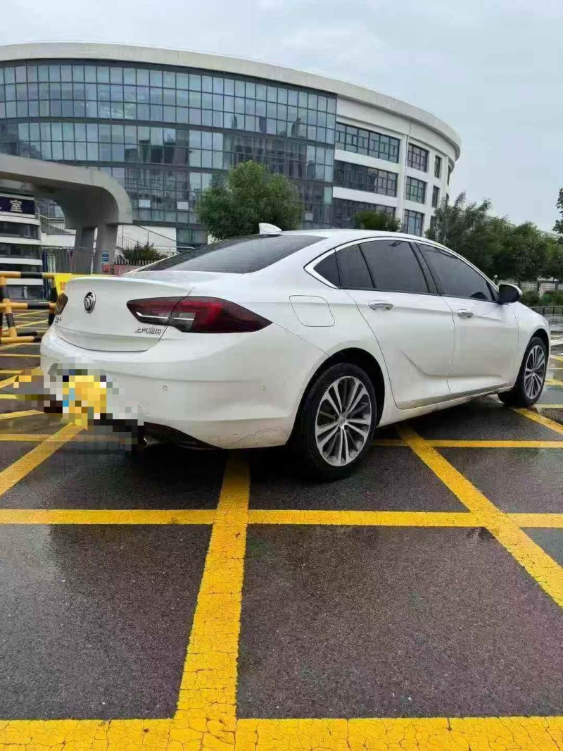 邢台19年别克君威8