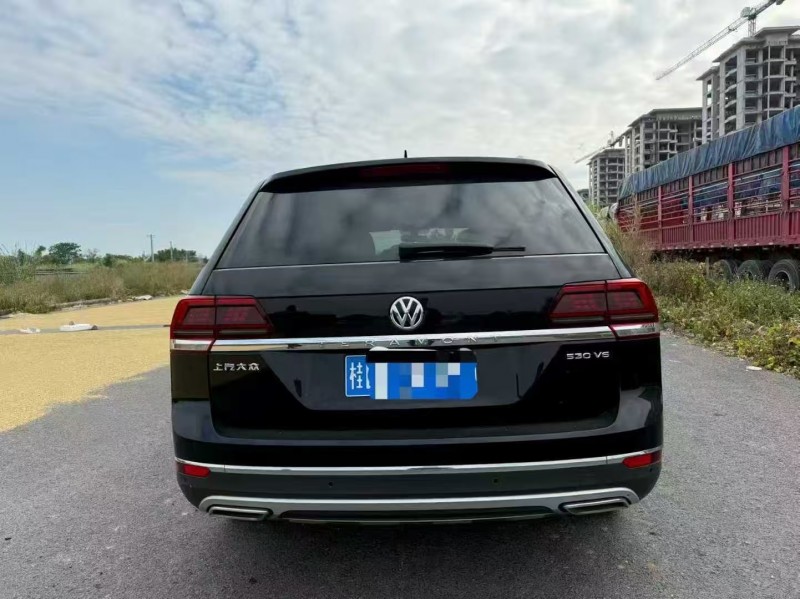 广州17年大众途昂9