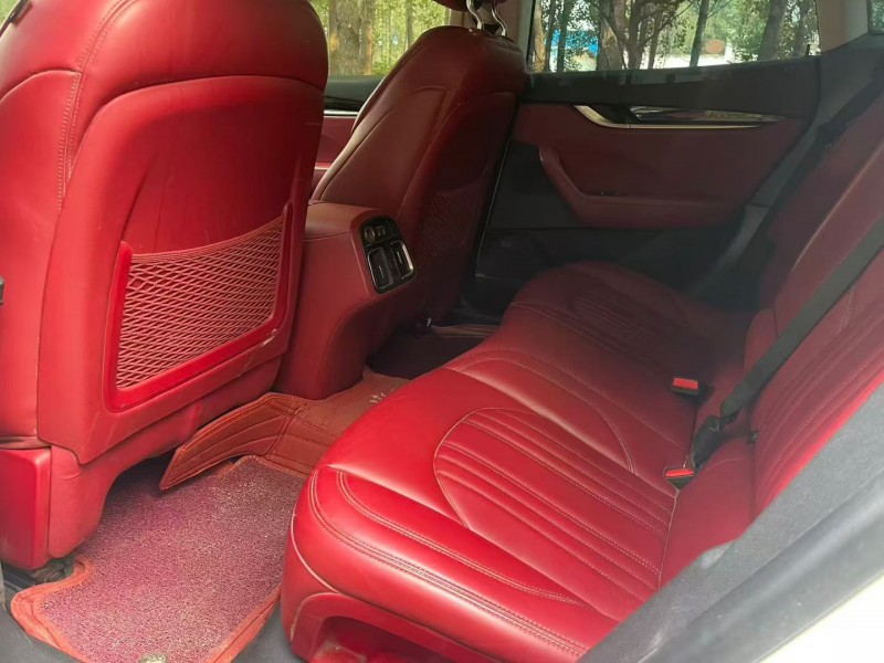 济宁16年玛莎拉蒂Levante6