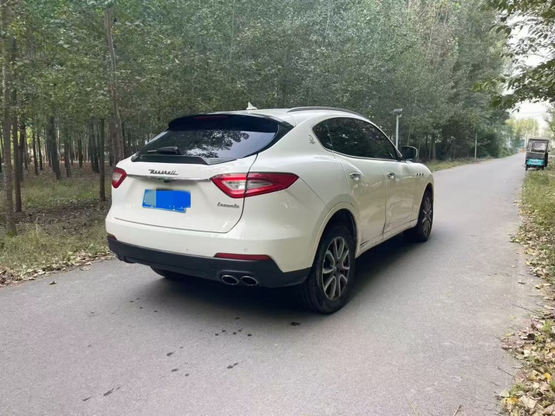 济宁16年玛莎拉蒂Levante7