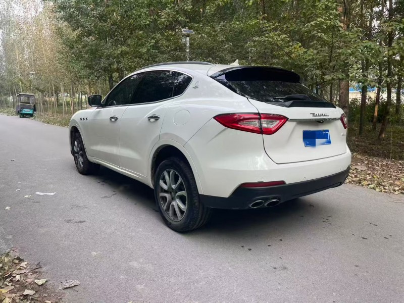 济宁16年玛莎拉蒂Levante8