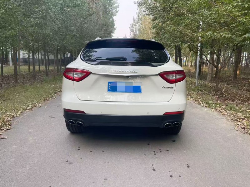 济宁16年玛莎拉蒂Levante9