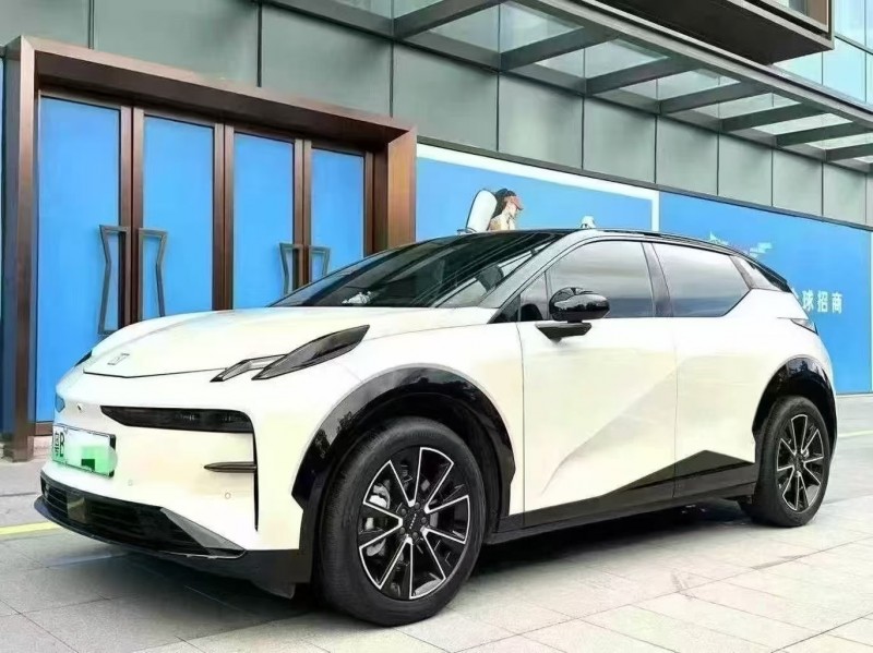 广州24年极氪汽车X2