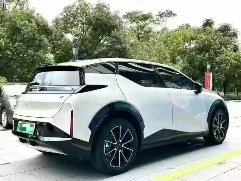 广州24年极氪汽车X7