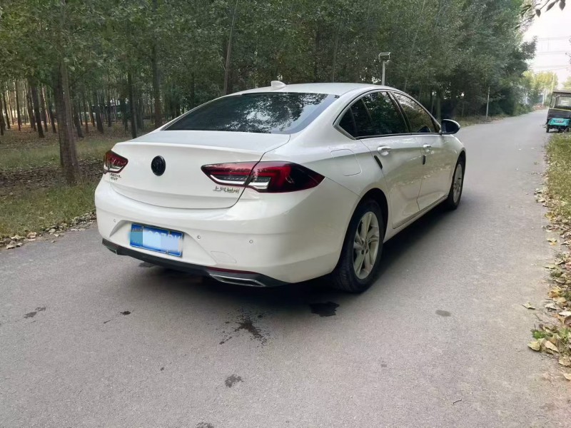 济宁21年别克君威7