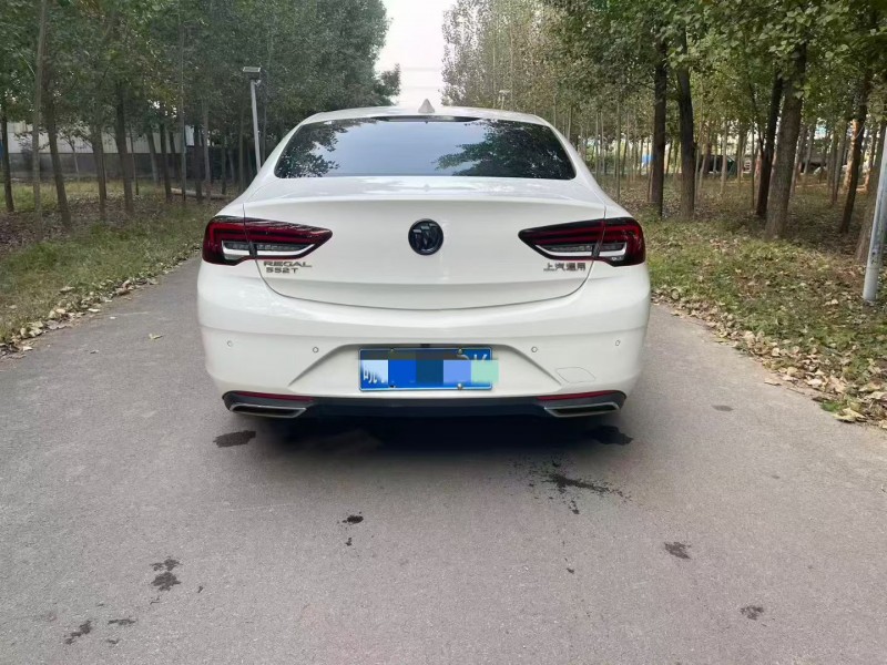 济宁21年别克君威9