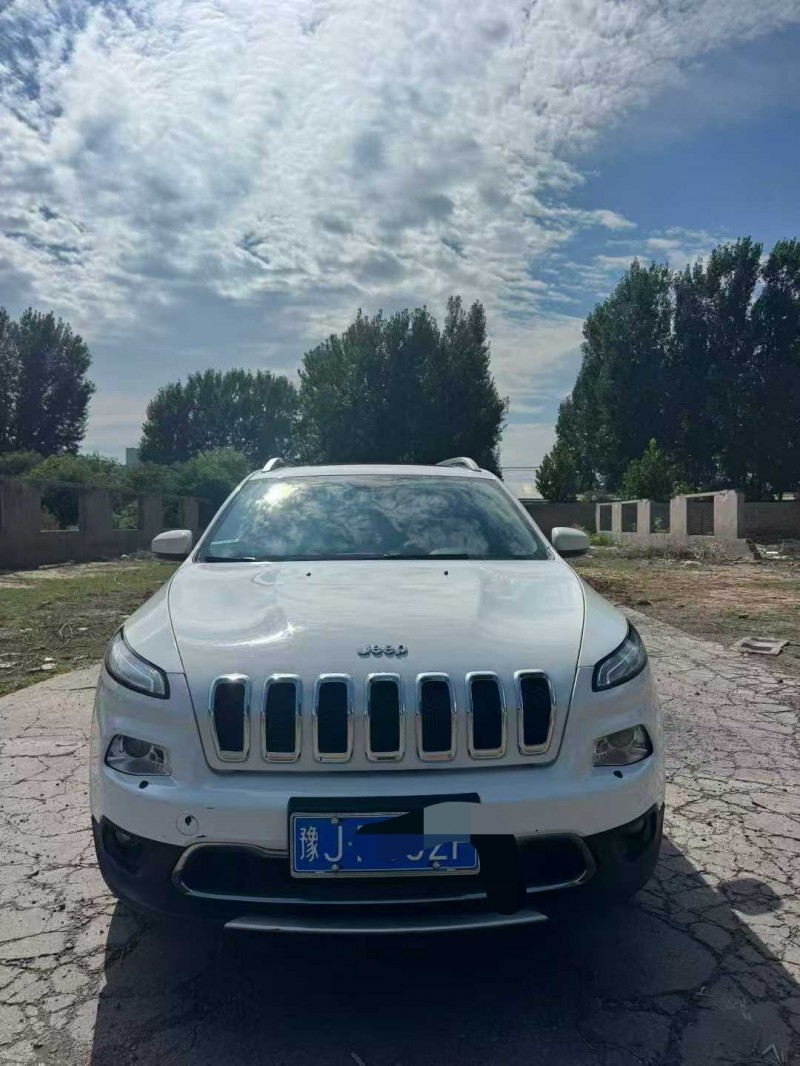 鹤壁17年Jeep自由光1