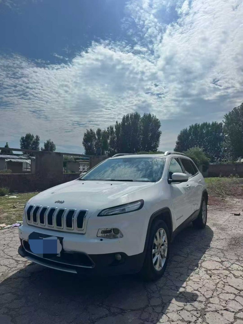 鹤壁17年Jeep自由光2