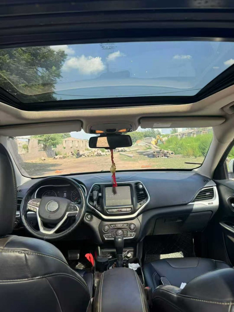 鹤壁17年Jeep自由光4