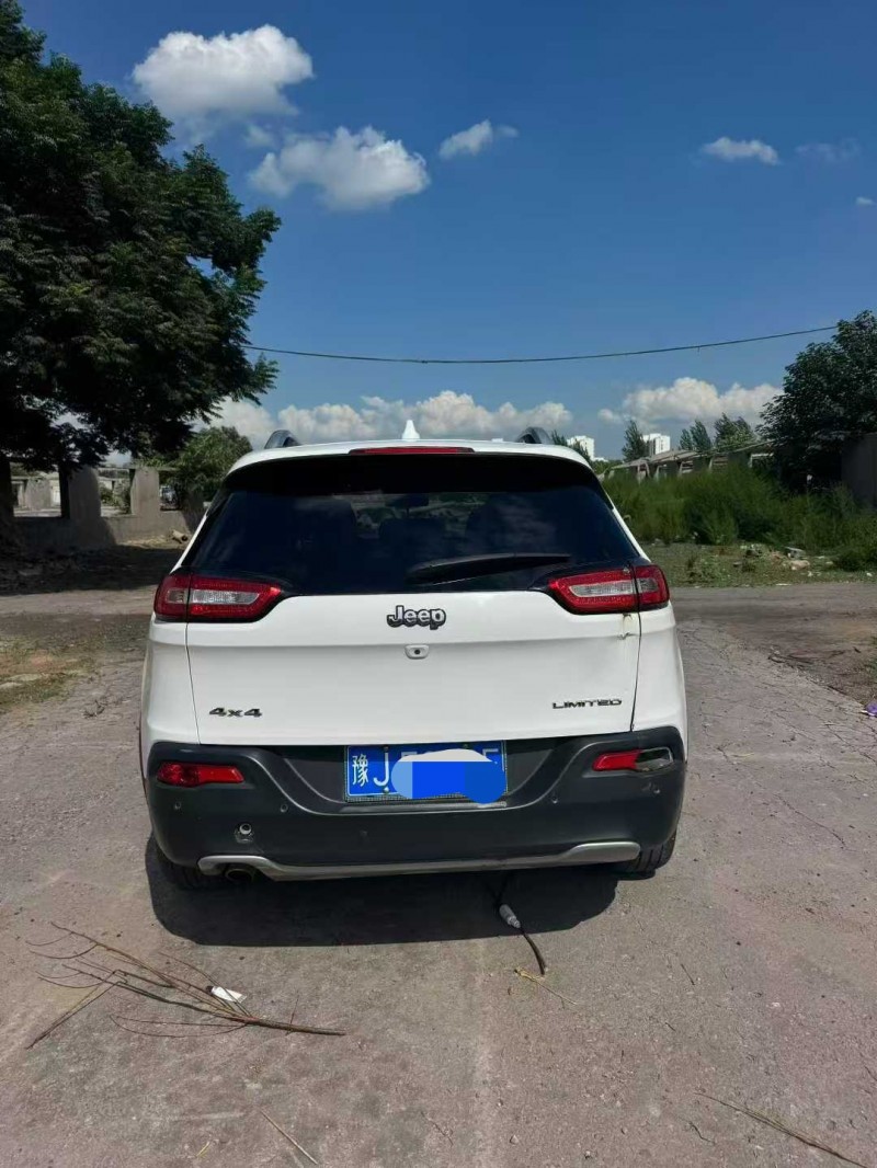 鹤壁17年Jeep自由光6