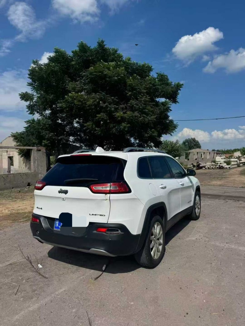 鹤壁17年Jeep自由光7