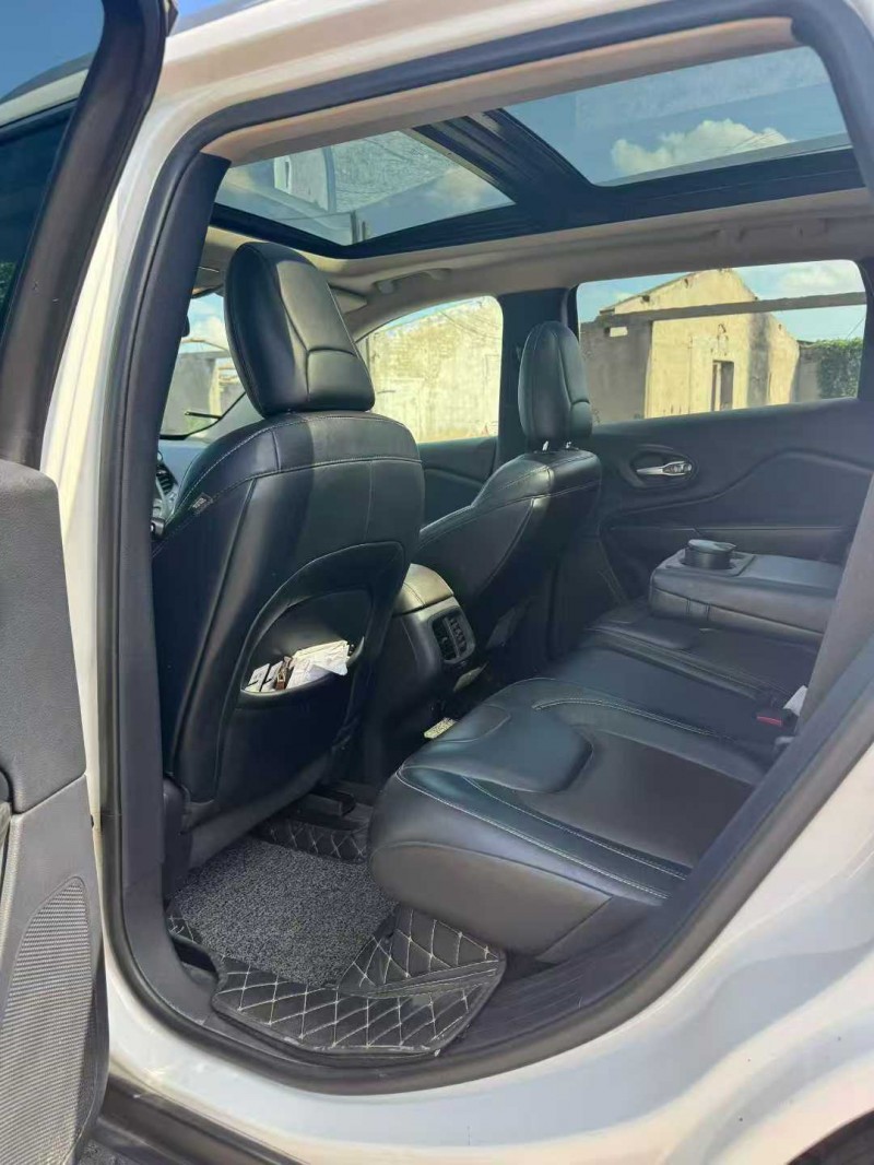 鹤壁17年Jeep自由光8