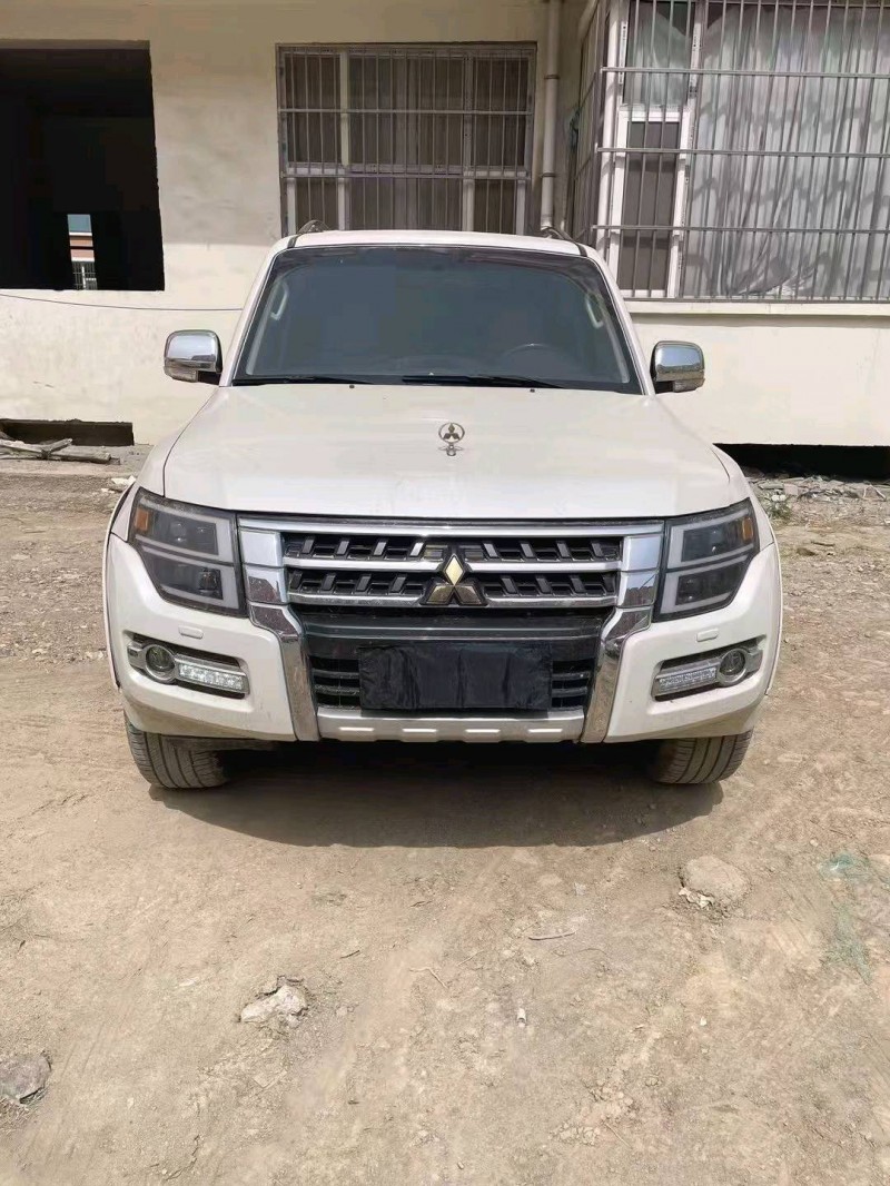 晋中19年三菱帕杰罗1