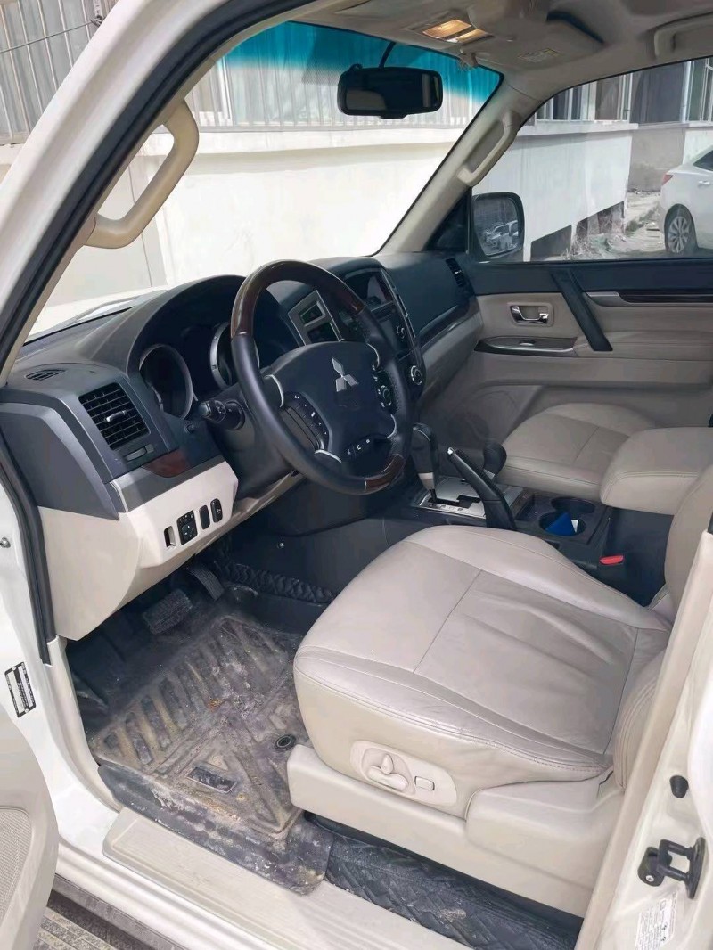 晋中19年三菱帕杰罗6